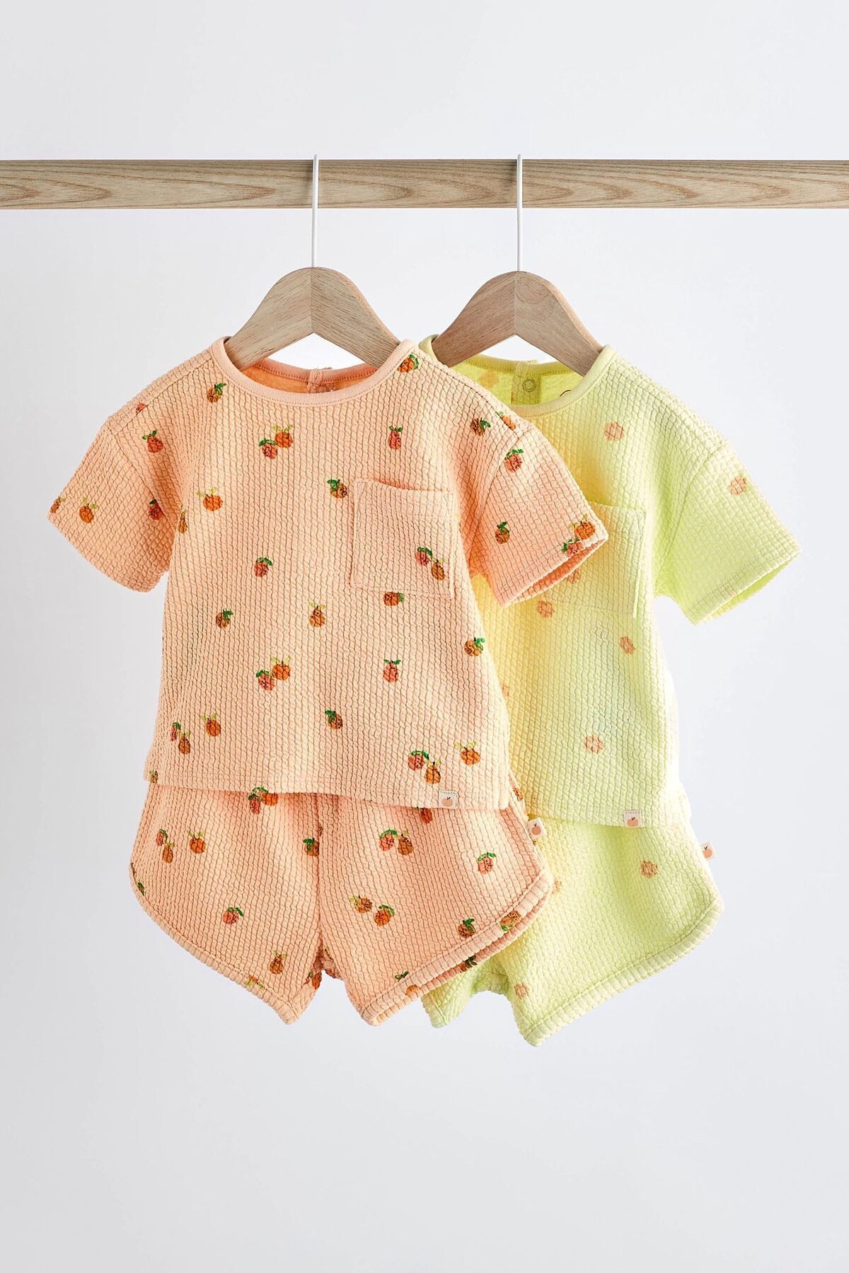 Next Baby % 100 Pamuklu Fluro Yeşil Turuncu Çilek Desenli Kısa Kollu Şortlu 2’li Alt Üst Takım