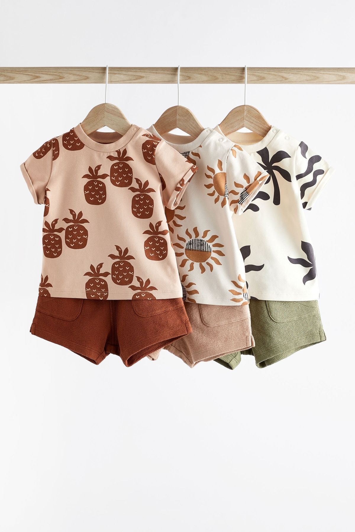Next Baby Pamuklu Kahve Haki Ananas Desenli Kısa Kollu Şortlu 3’lü Alt Üst Takım