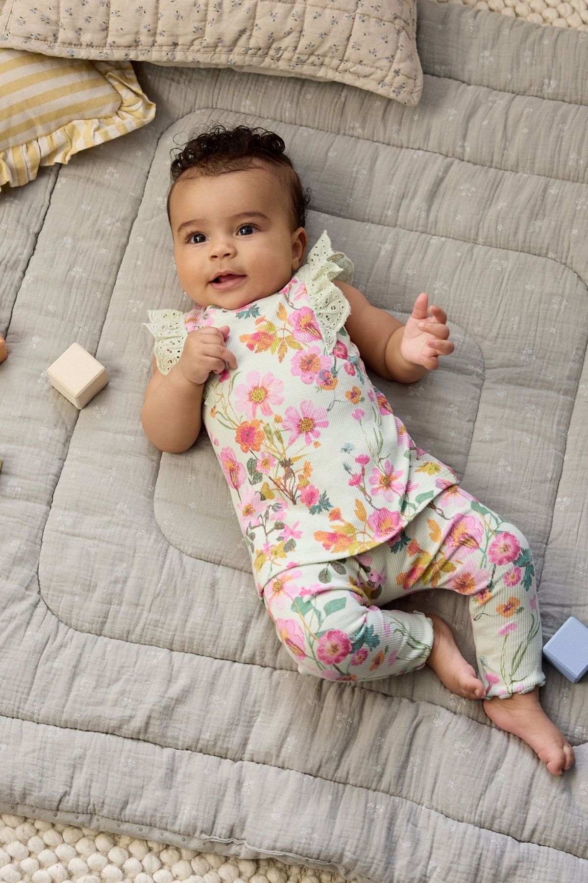 Next Baby Pamuklu Krem Adaçayı Yeşili Çiçek Desenli Kısa Kollu Alt Üst Takım